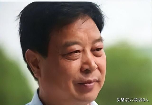 一年狂赚786亿，吞并18个村庄，村长身家165亿，他们是干啥的？