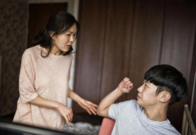 心理学上，和父母不亲的人，往往都有一个共性