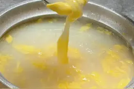 夏季流汗多，多喝这个汤，1个鸡蛋1把面，简单营养，河南人的最爱图片