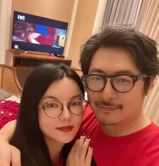 李湘也没想到，11年前让她怀二胎的人，如今竟成为她的“救赎”