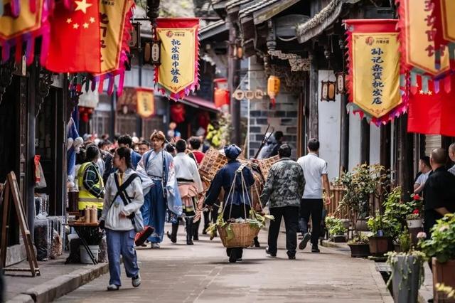 走，去水磨！在青瓦老街里“躺平”一个秋天