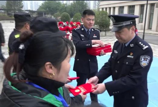 震撼•暖心•有趣！南充嘉陵警方举办的这个活动超燃超火爆……