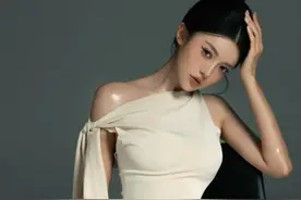 光滑美腿超模玉足写真图片