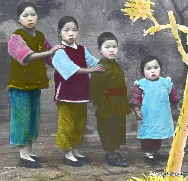 哥哥太穷娶不起，妹妹太丑嫁不出！两人凑合成亲生下一子家喻户晓