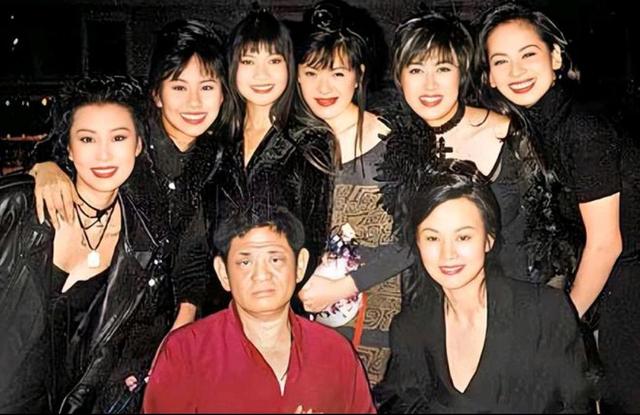 包10位情妇	，睡觉全靠翻牌，生下11个私生子，75岁仍在拼命生娃？