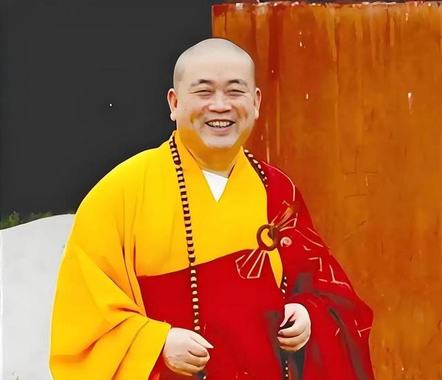 释永信与师姐释永梅合影曝光！22年前，她胸前挂着当时最时尚手机