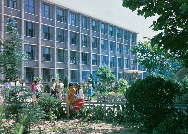 1987年的咸阳，钟楼前的这条街你还记得吗？