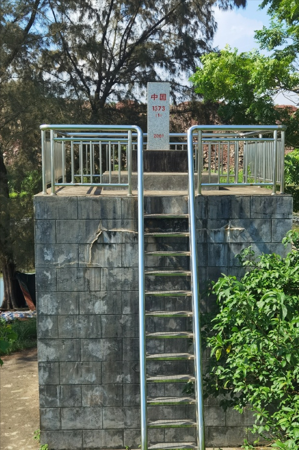 广西这座沿边、沿海、沿江的城市，一步横跨两国，10元直达越南！