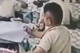 后续：辽宁掌掴脚踢小学生的女教师被调离 网友：难道不该开除？图片