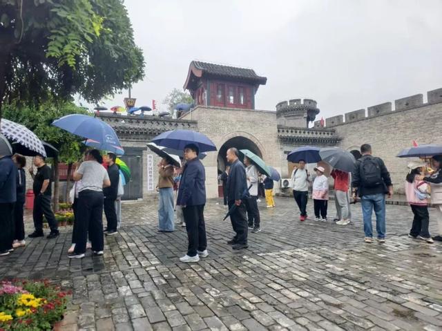 多彩滨州迎双节 文旅好礼乐不停│雨润百年古堡！魏氏庄园国庆假期第二天迎高峰，烟火与诗意共燃
