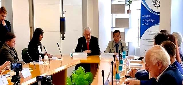 仗打了1000多天，美国终于发现不对劲：原来中国3年前就选对了！