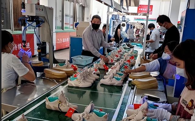 几乎全是假货！利润高达2400%，为何消费者还前赴后继争相购买？