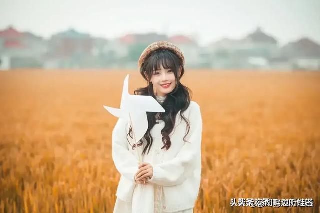 浙江金华一校花太漂亮了，五官精致	， 鞋码36.1，美得让人移不开眼