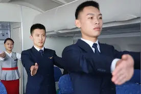 东航89名飞行学员被停飞：曾经年薪百万的飞行员，未来该何去何从图片