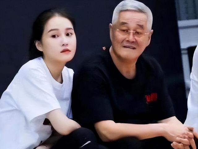 赵本山扛不住了！就算有再多豪宅豪车，也无法拯救自己的女儿​