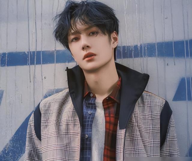 钱再多有什么用？28岁王一博手滑坠海，才懂陈道明那番话的含金量