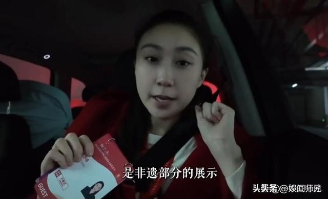 水均益泉州给女儿带娃	，与前妻18年后再同框，主动搭话对方却不理