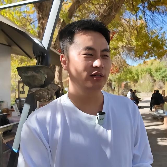 金色胡杨“绘”美景 国庆假期阿克塞多坝沟胡杨峡人气“狂飙”