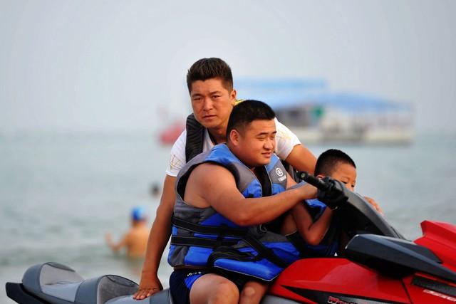 今天来唠唠超经典的海军励志剧《火蓝刀锋》第一集