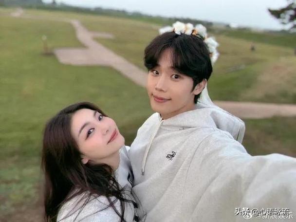 从校服到婚纱，他们的爱情是时光最美的馈赠