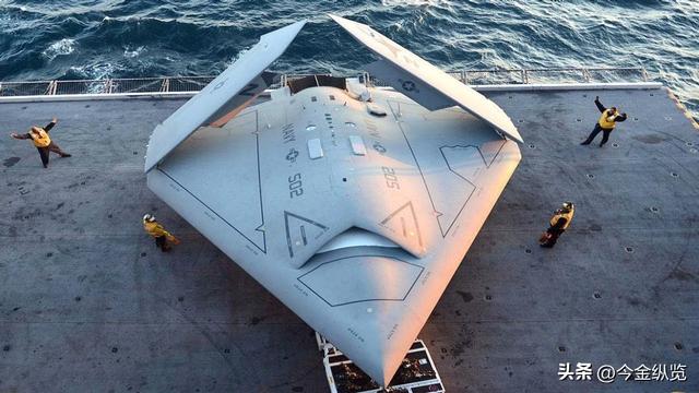 中国舰载无人机猛烈突破！神秘测试船亮相海试，为何美国如坐针毡