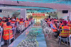 暖心！请环卫工人吃顿饭图片