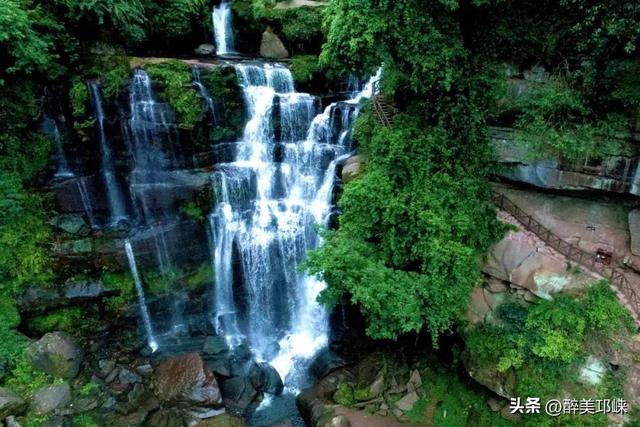 夏末初秋的天台山，看流萤把夏末的尾巴染成碎金