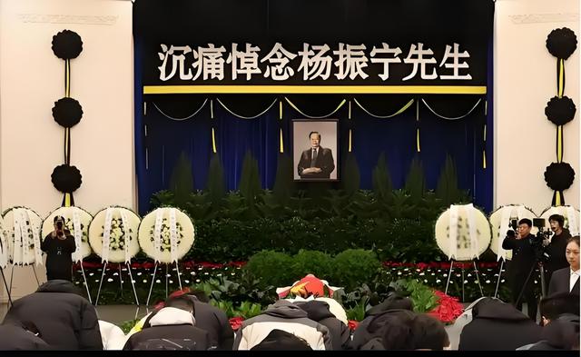 杨振宁告别仪式上，49岁翁帆近照曝光，原来杜致礼亲妹真的没说错