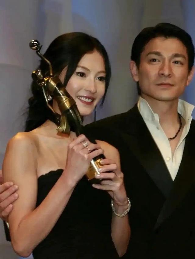 离婚14年后，谢霆锋做梦也没想到，45岁张柏芝依然给他留足了体面