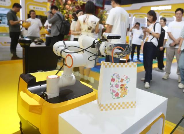 服贸会这么做？是一场融合科技、文化、美食与夜经济的全民嘉年华