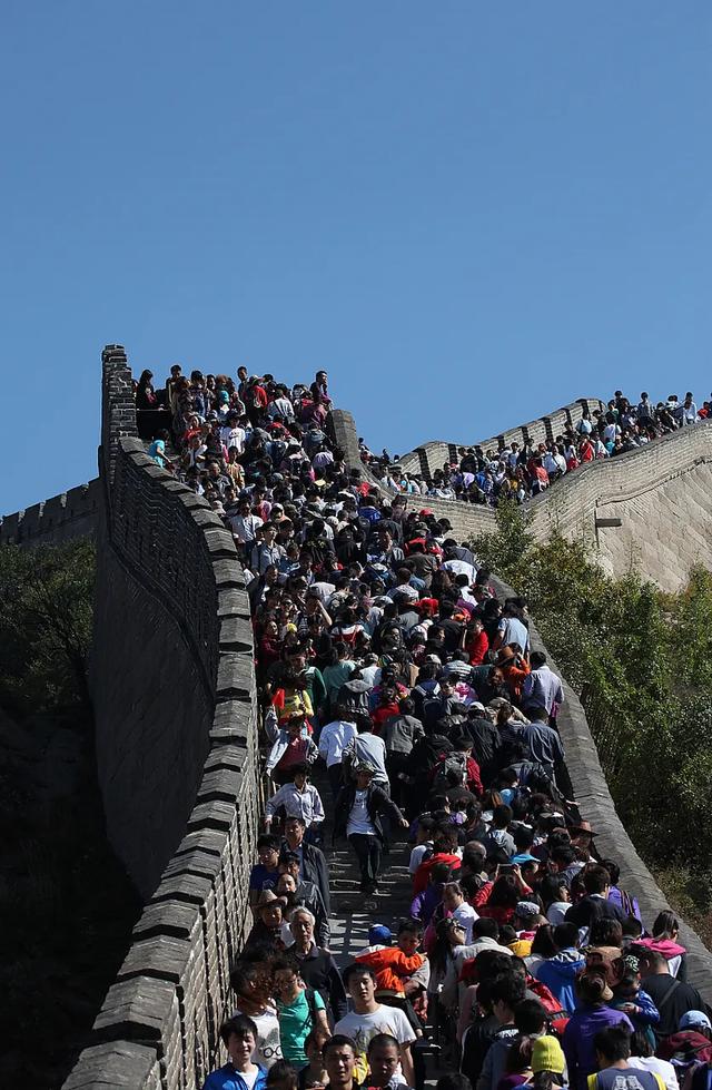 “人从众”时代:为什么节假日旅游越来越让人反感?