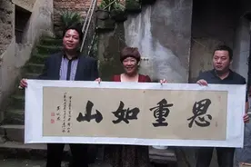 1993年，浙江大姐给落难少年10块钱，少年寻她20年，拿100万报恩图片