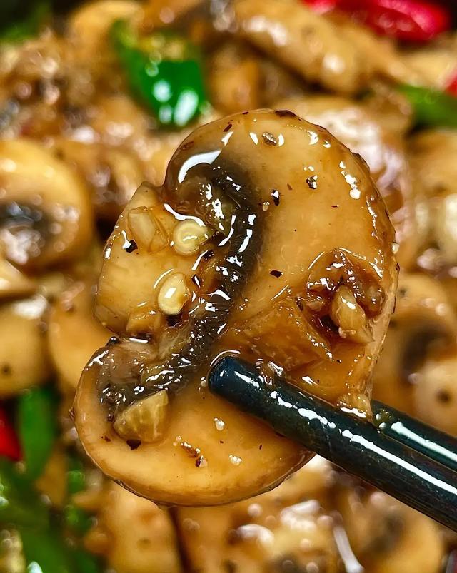 吃一斤它等于吃10只鸡，一降血脂、二降血糖	、三降胆固醇	，别不懂