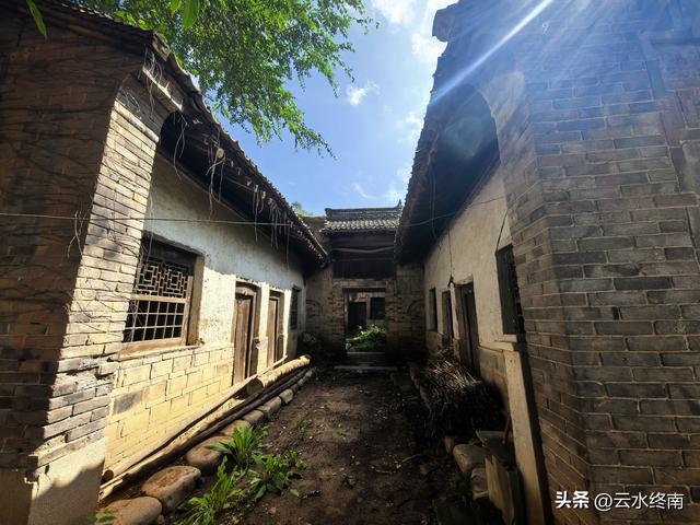 谁给的胆子，敢称“西安城南第一村”，就凭这古戏台和老房子吗？