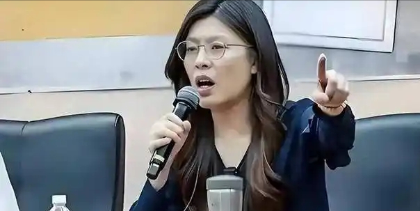 特朗普终于回应了	，想一句话就镇住场子，解放军离登岛只差一步！