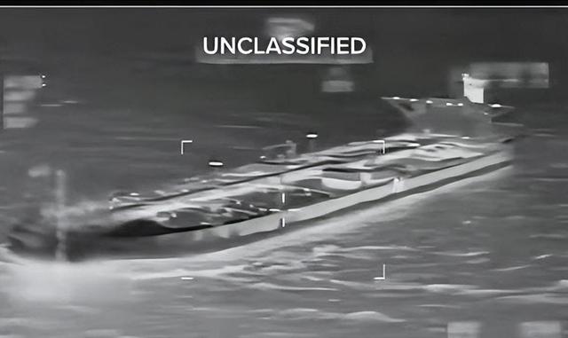 彻底不演了！特朗普宣布，从委扣押的中国油轮，将由美国永久保留