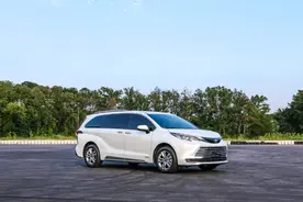 返乡之旅，开丰田赛纳回老家过年的体验图片