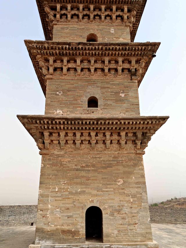 坡上孤塔——万荣八龙寺塔