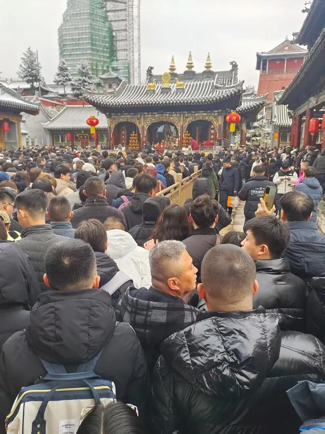 为啥欧美著名教堂大多不收费，国内寺庙普遍收费，原因其实很简单