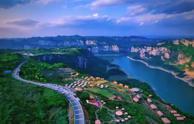 暑假旅行:21 个目的地推荐,附宝藏旅游地图助力探索