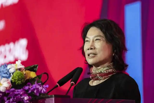 被停职审查	、转移资产、搞办公恋情，董明珠身上标签哪个是真的