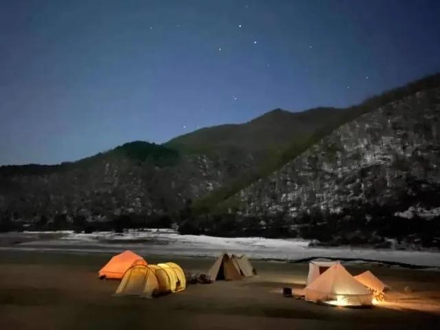 露营是什么?就是在野外过夜。露营最能贴近自然,感受天地之气