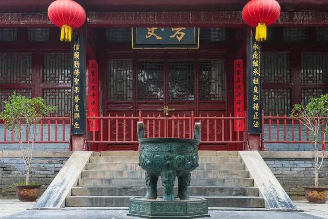 临危受命后直接掀翻释永信式商业，少林寺新住持，到底什么来头？