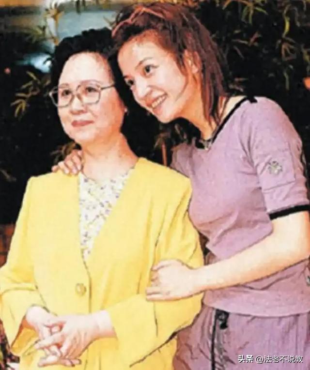 封杀四年，49岁赵薇突传消息	，因胃癌去世传闻5个月前就真相大白