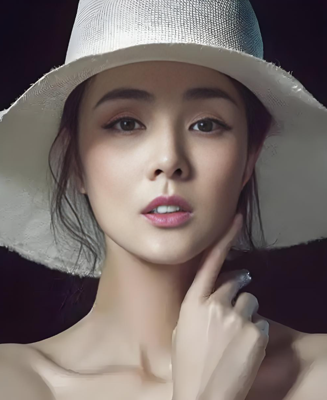 长得千娇百媚，奈何有个糙汉名，这5位被名字拖累的女星，太可惜​