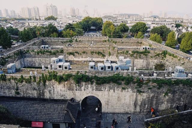 一到秋天，南京就美成了金陵