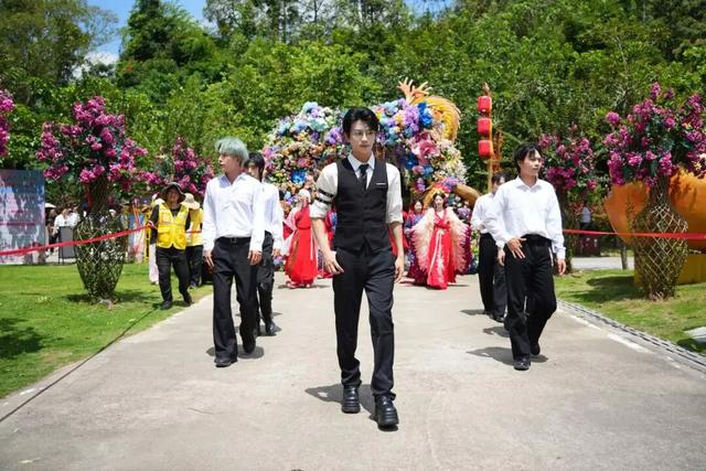 心动了无数次！男神@故里 领衔花美男舞动观音山，浪漫指数爆棚