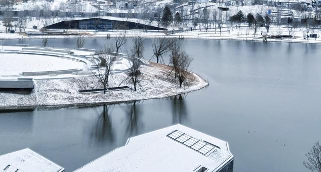 西安高新：一眼心动！今日雪落未来之瞳