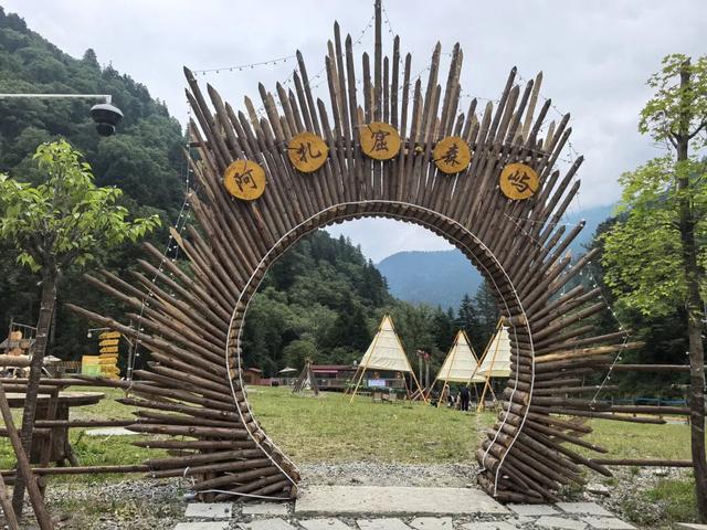 在羌人谷景区，赴一场星空与古羌的浪漫之约~