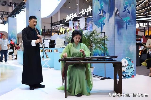 “猛士”车前打太极！中国文化旅游产业博览会十堰展区圈粉无数